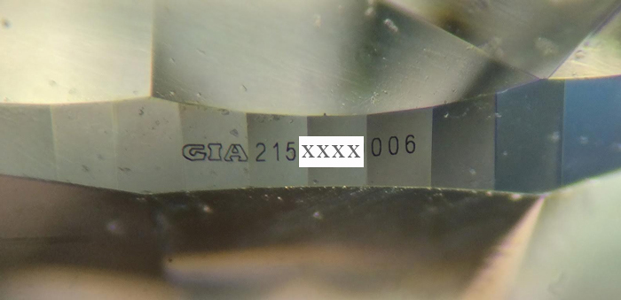 Рис. 2. Пример поддельной лазерной надписи на бриллианте массой 3,02 ct. Фото: ГЦ МГУ